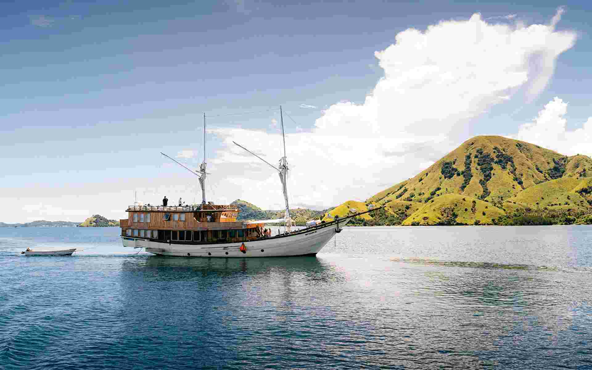 Komodo & Flores Sail