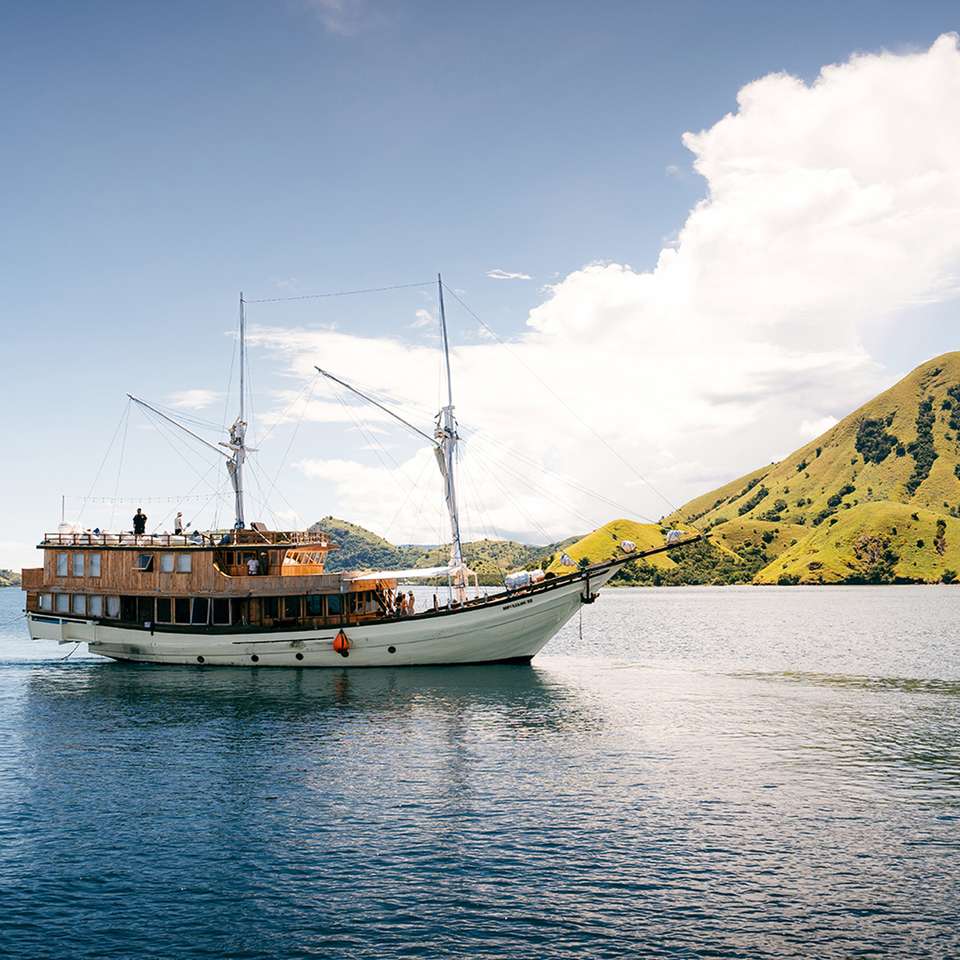 Komodo & Flores Sail - Contiki - Indonesia - Image 5