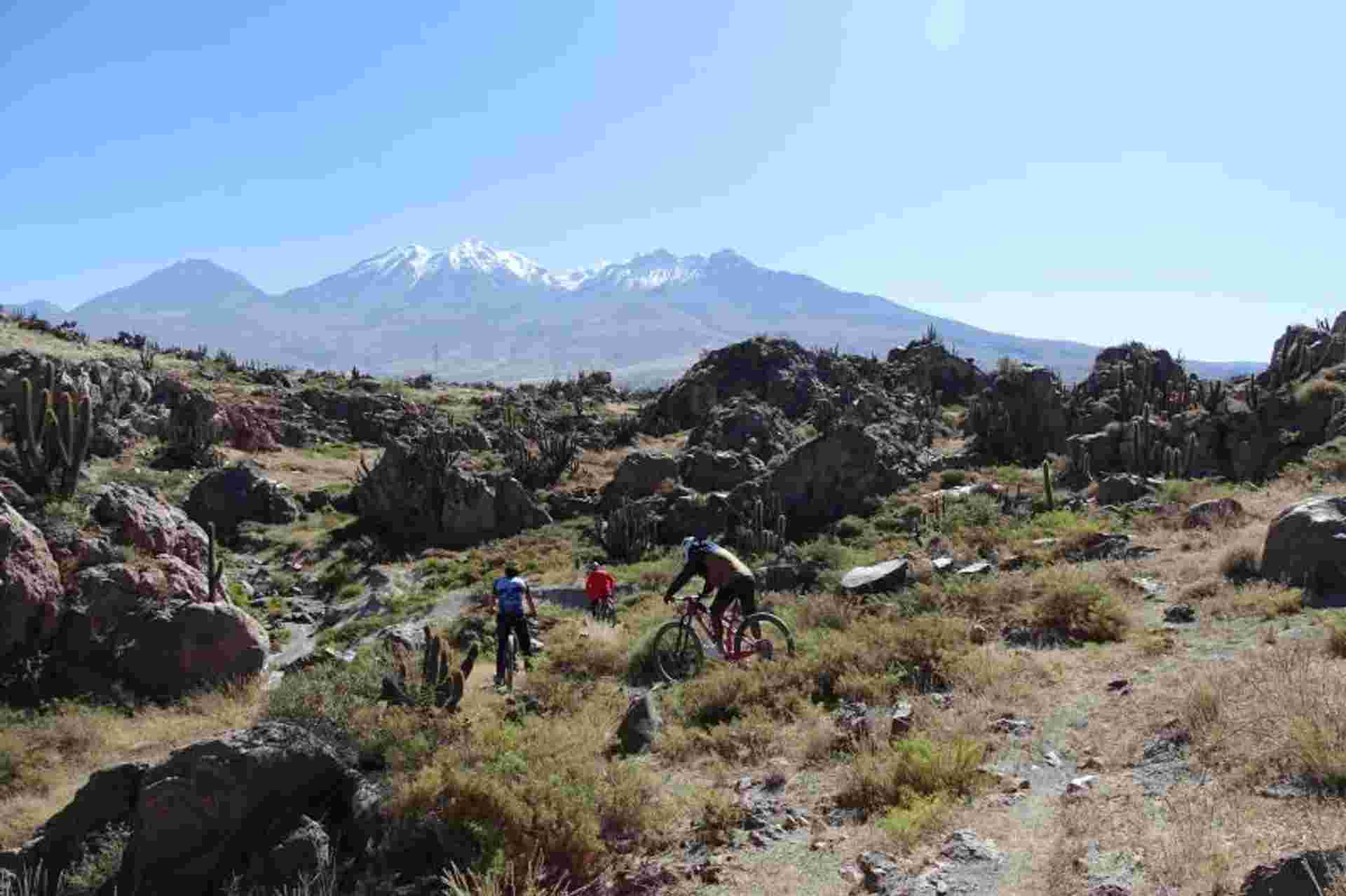 Las Rocas Park and Chilina Valley Bike Tour