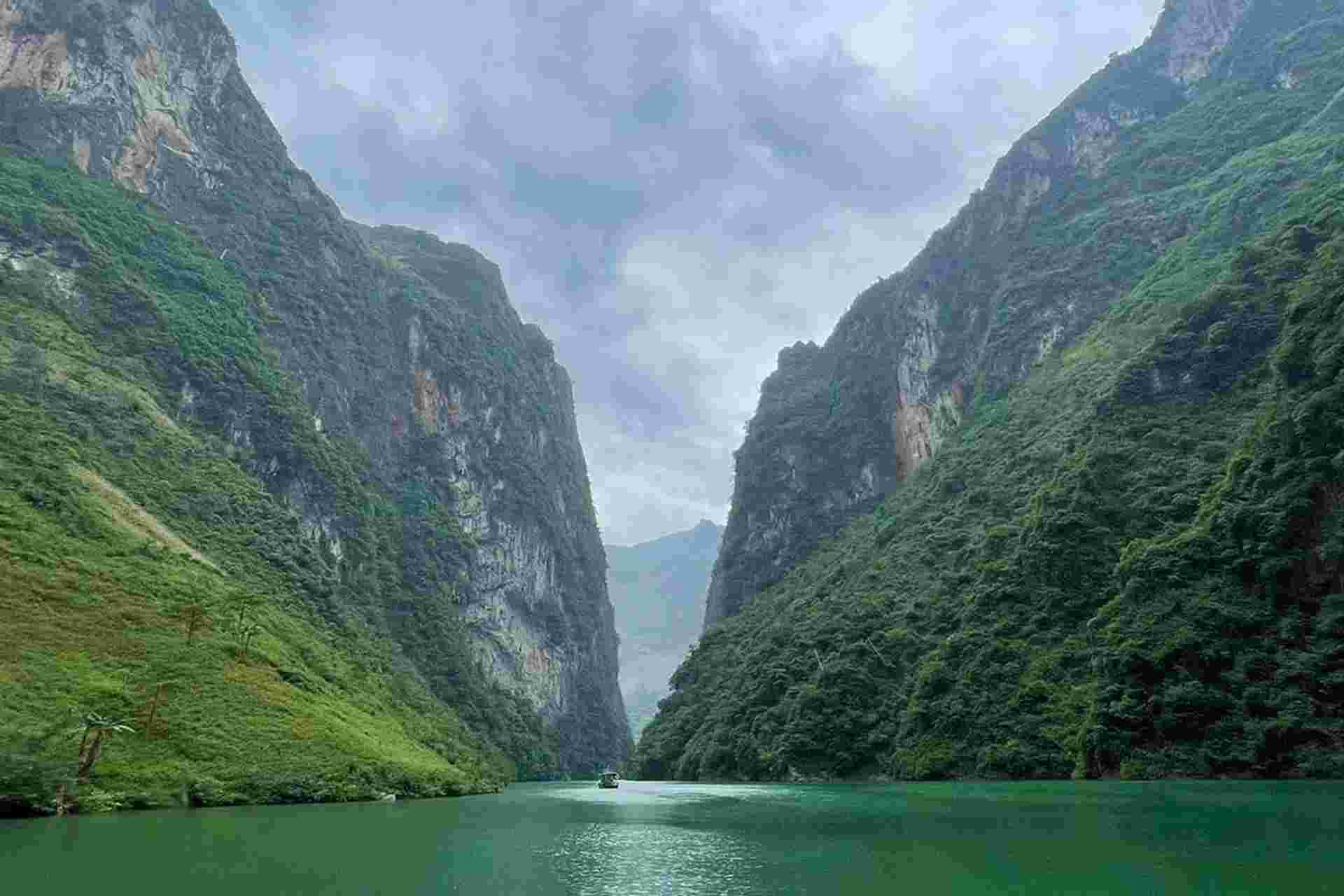 Ha Giang and Cao Bang: Vietnam's Frontier by Road Bike