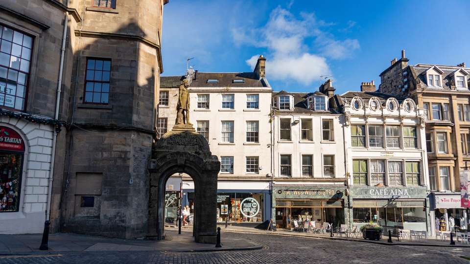 Loch Lomond, Stirling Castle & The Kelpies - Highland Explorer Tours - Scotland - Image 11