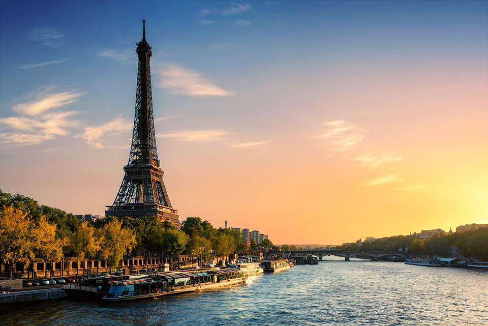 London and Paris Explorer - Trafalgar - England - Image 2