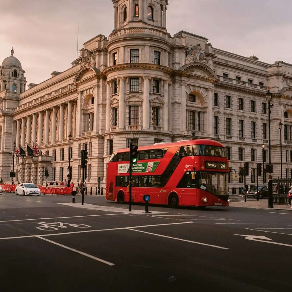 London Explorer - Contiki - England - Image 5