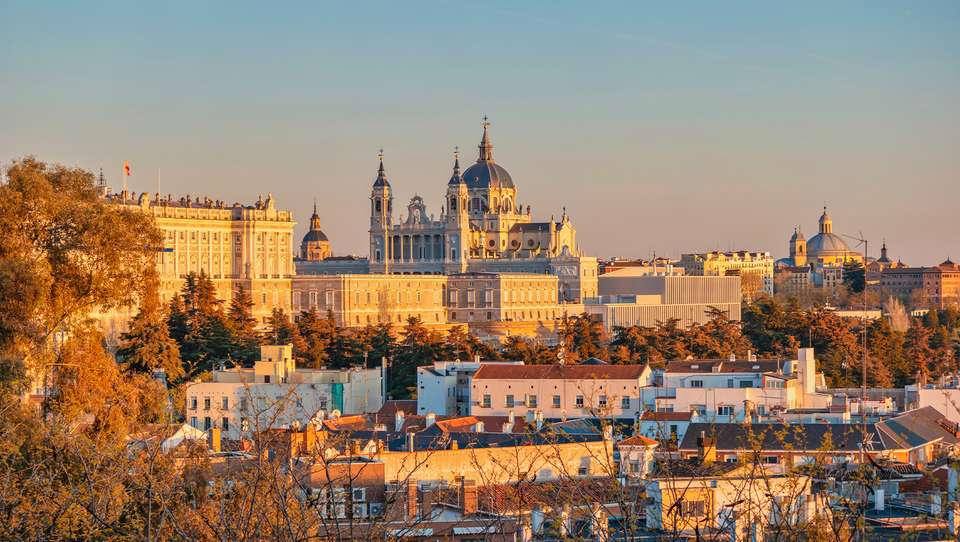 London to Lisbon: Western Wonders - Topdeck - England - Image 4