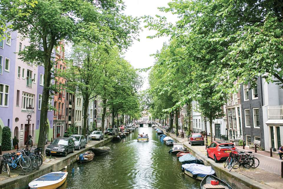 London to Rome Trail - Contiki - England