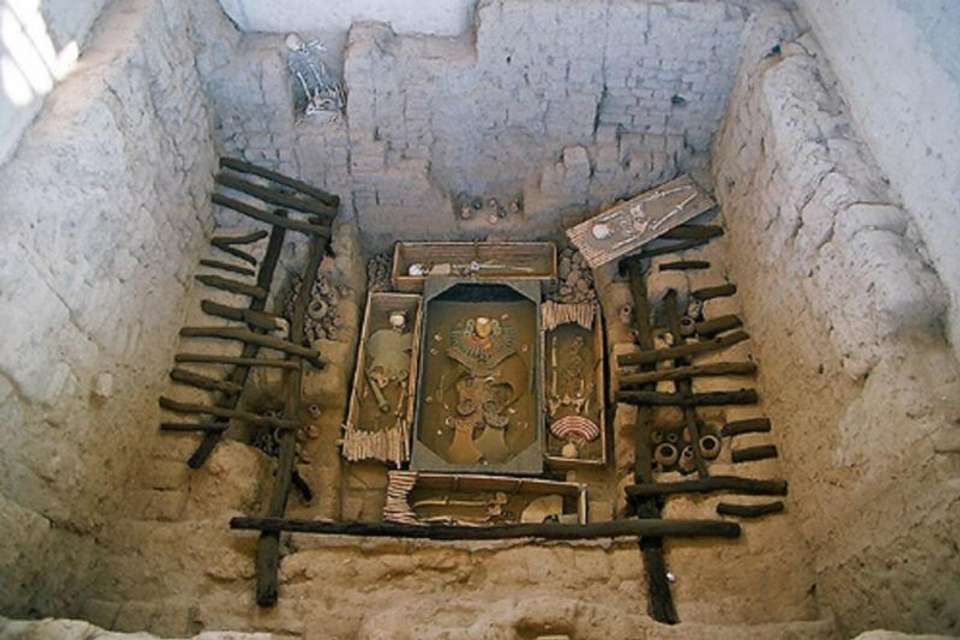 Lord of Sipan Tomb & Site Museum Day Tour in Chiclayo - Tangol Tours - Peru - Image 5