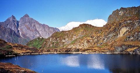 Makalu Base Camp Trek - 16 Days
