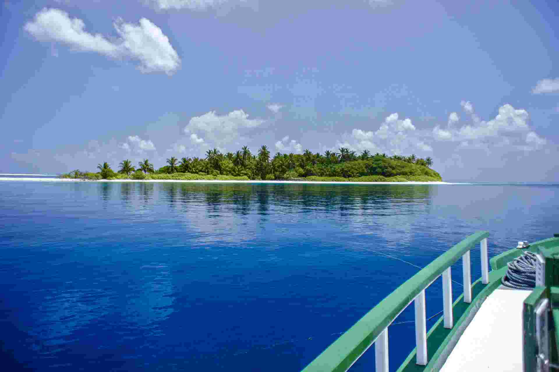 Maldives Cruise: Indian Ocean Dhoni Life