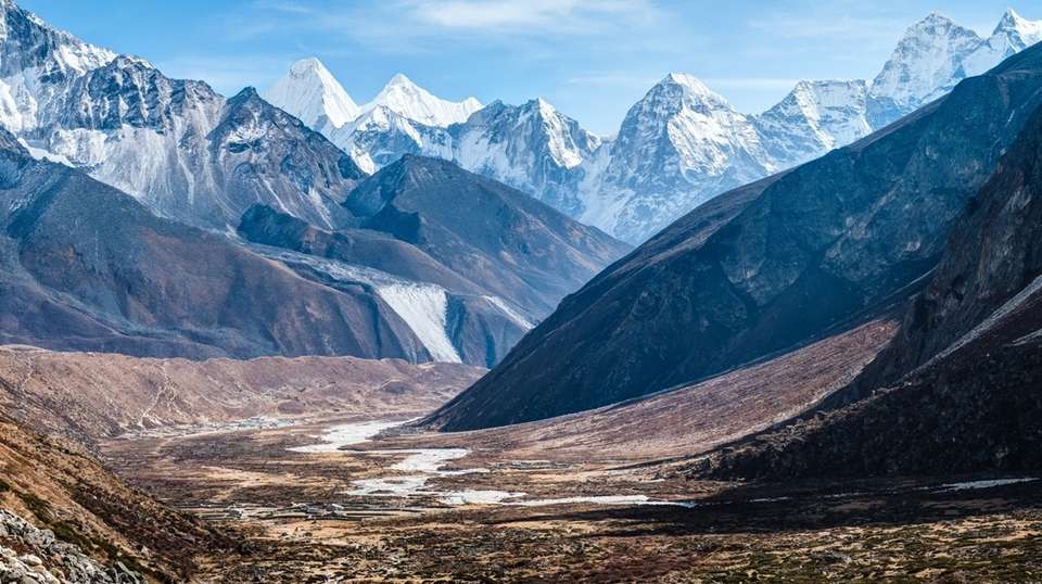 Manaslu Circuit Trek: Nineteen Days - Alpine Club Of Himalaya - Nepal - Image 4