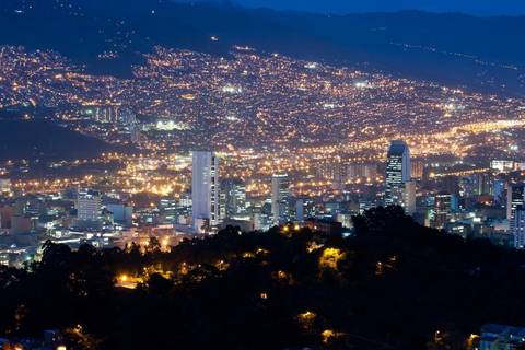 Medellin Explorer Tour: Medellín Night Tour English Option
