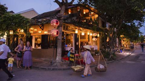 Hanoi Local Boat Rides Tour: Memorable Vietnam Roundtrip
