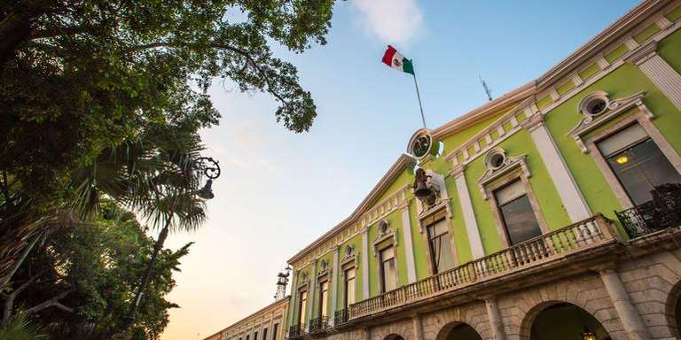 Mexico Coast-to-Coast: Puerto Vallarta to the Mayan Riviera tour package