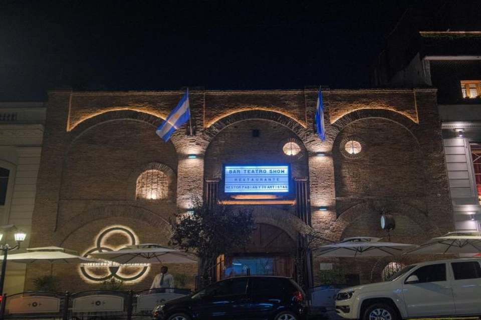 Michelangelo Dinner Show & Wine Tasting - Tangol Tours - Argentina - Image 5
