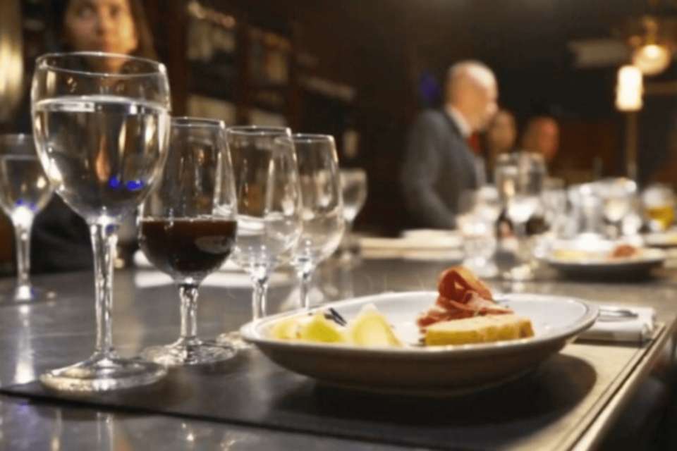 Michelangelo Dinner Show & Wine Tasting - Tangol Tours - Argentina - Image 9