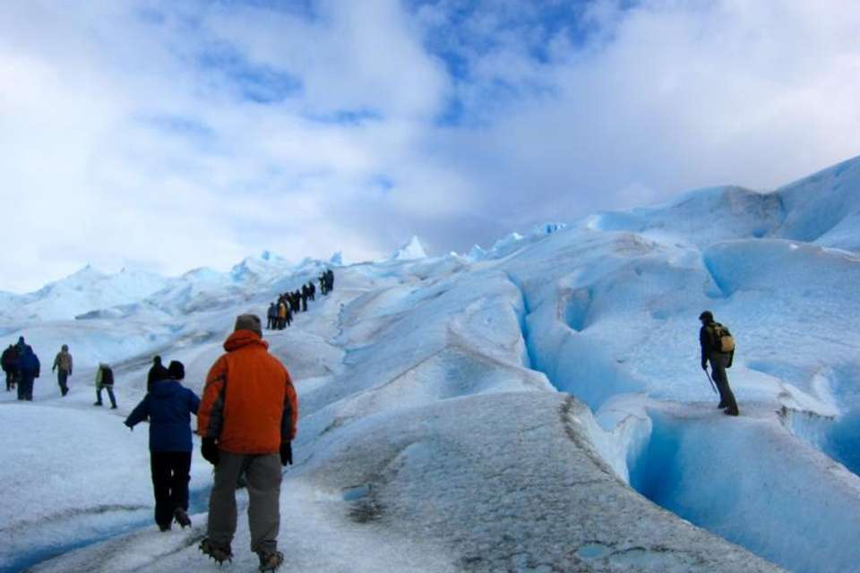 Mini Trekking at Perito Moreno Glacier with Boat Ride - Tangol Tours - Argentina - Image 2