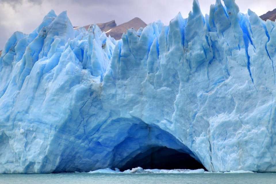 Mini Trekking at Perito Moreno Glacier with Boat Ride - Tangol Tours - Argentina - Image 5