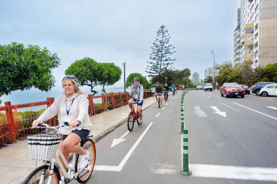 Miraflores and San Isidro Bike Tour - Tangol Tours - Peru - Image 2