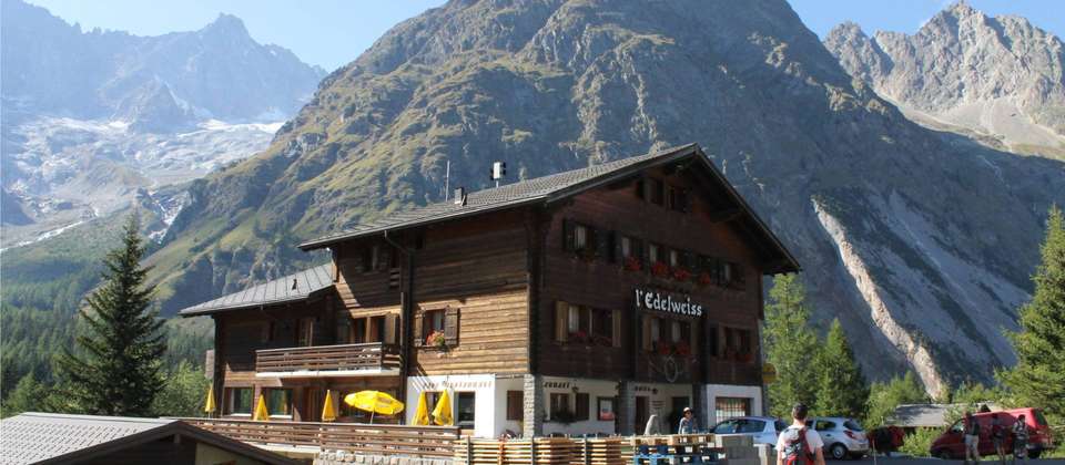 Mont Blanc Rambler Guided Hike - Utracks - France