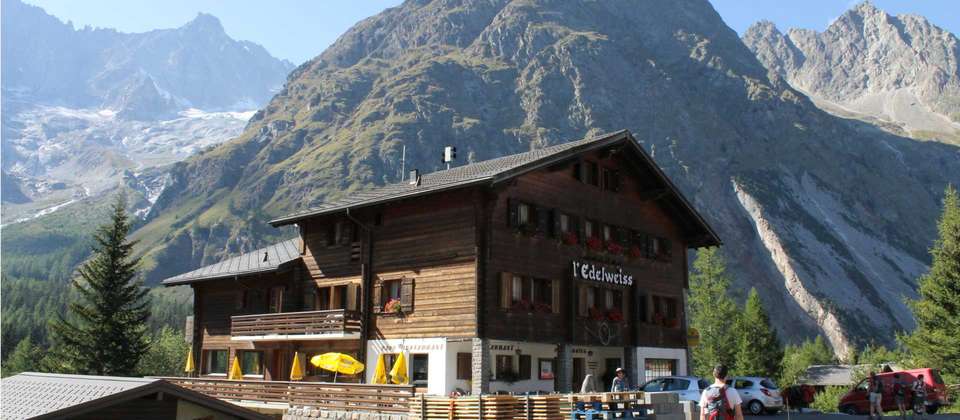 Mont Blanc Rambler Guided Hike - Utracks - France - Image 7