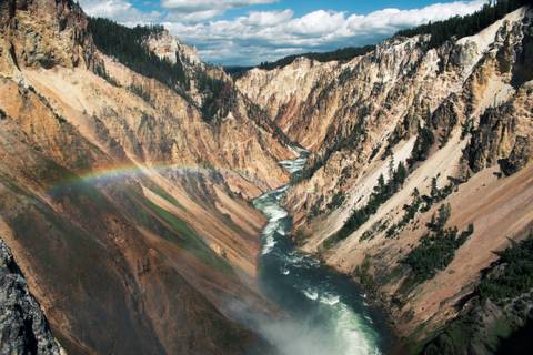 Canada City Sightseeing Tour: Montana: Exploring Big Sky Country Featuring Yellowstone & Glacier National Parks