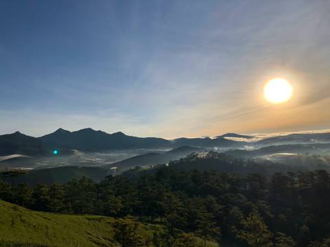 Vietnam Small Group Tours: Mountain To Coast Bike Experience 2d/1n