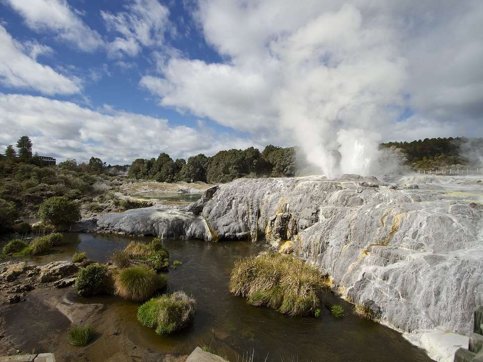 New Zealand, Australian East Coast & Fiji - 17 days - On The Go Tours - New Zealand - Image 2