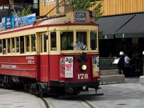 New Zealand Grand Discovery (superior) - 16 Days - Spring Tours