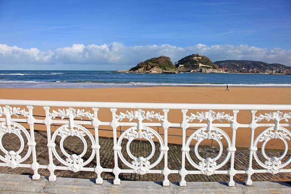 8 Day North Of Spain Guided Tour From Barcelona (c-782) - Vpt Tours - Spain - Image 7