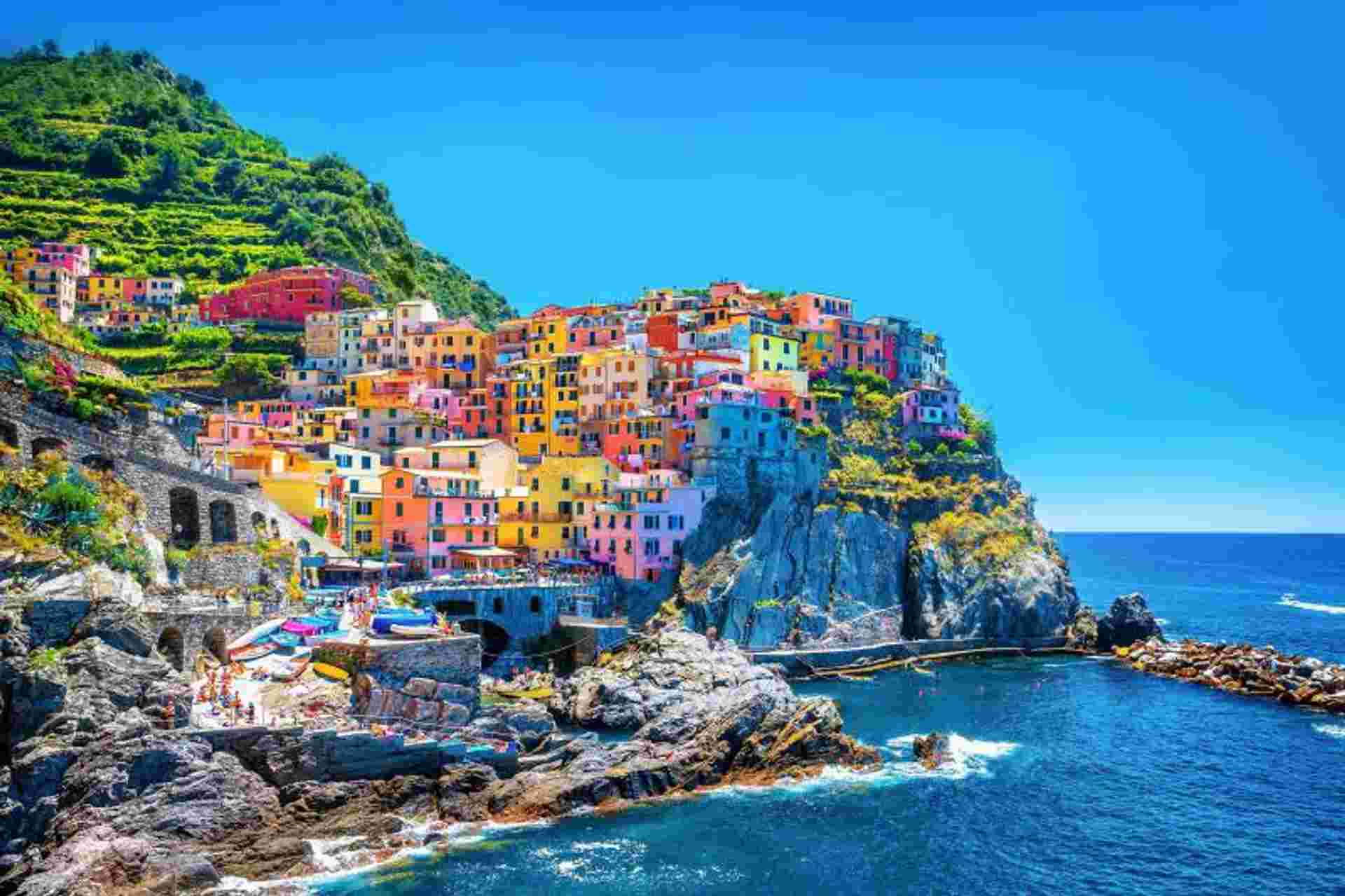 Northern Lakes, Milan & Cinque Terre with Bernina 