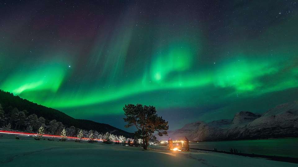 Northern Lights Minibus Chase from Tromsø - undefined - Image 2
