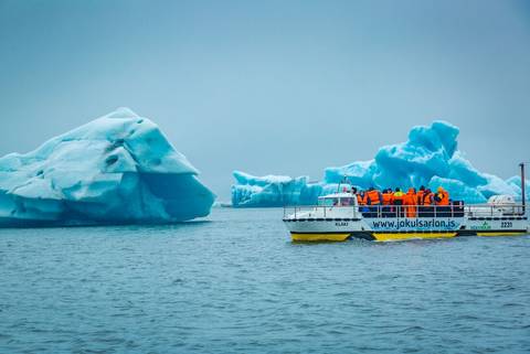 Waterfalls Tour: Northern Lights Escape