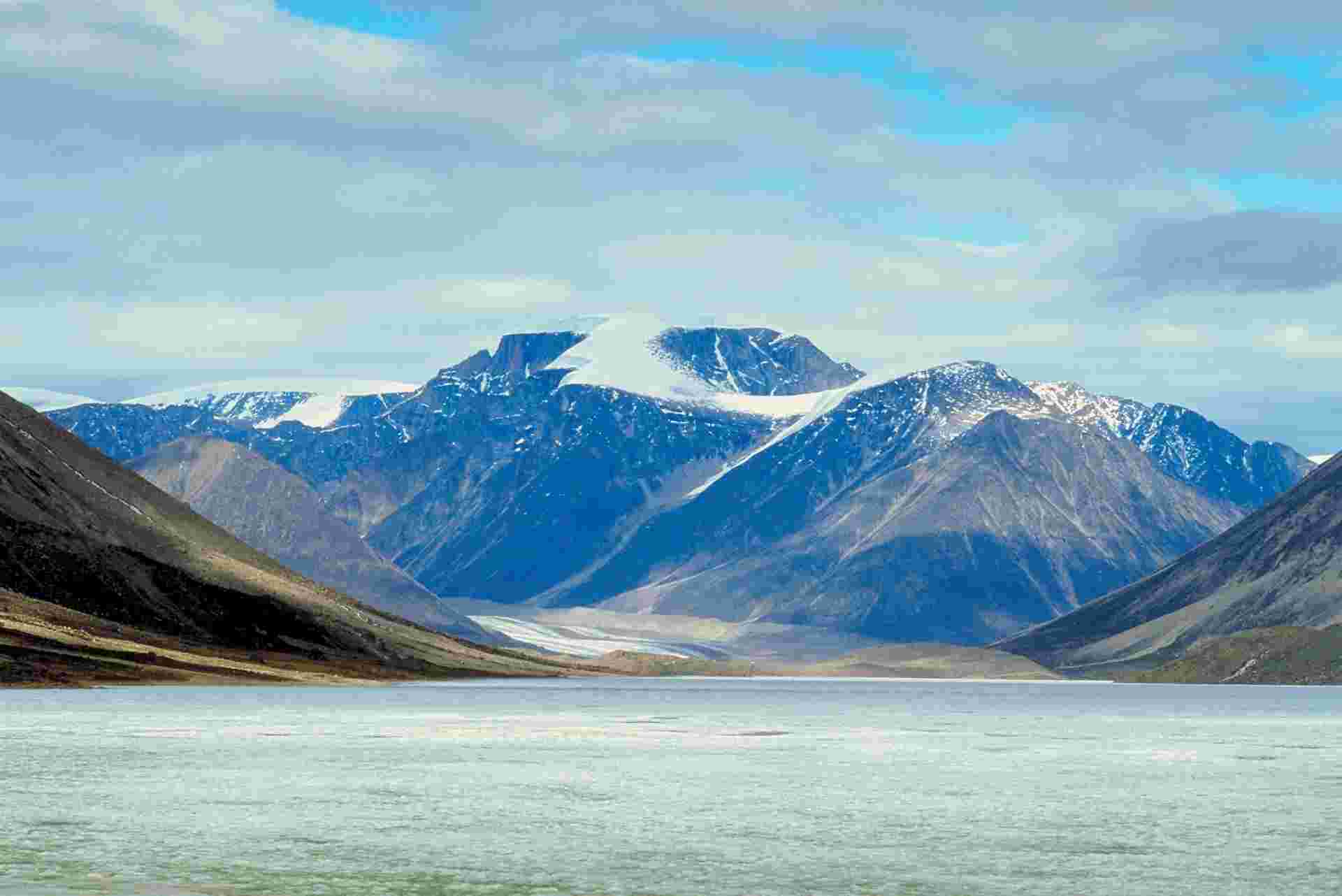 Northwest Passage: The Legendary Arctic Sea Route (Ultramarine)