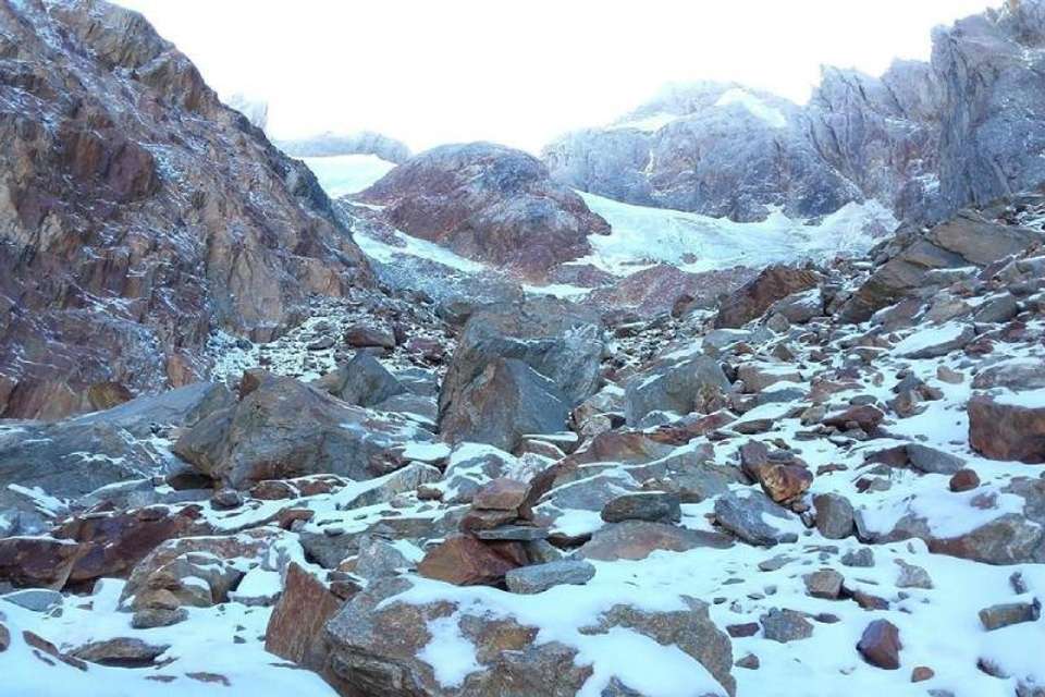 Ojo del Albino Glacier Trekking - Tangol Tours - Argentina - Image 4