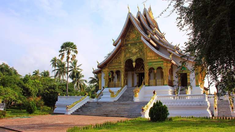 Luang Prabang Bicycle Tour: Pak Ou Caves and Luang Prabang Bike Tour