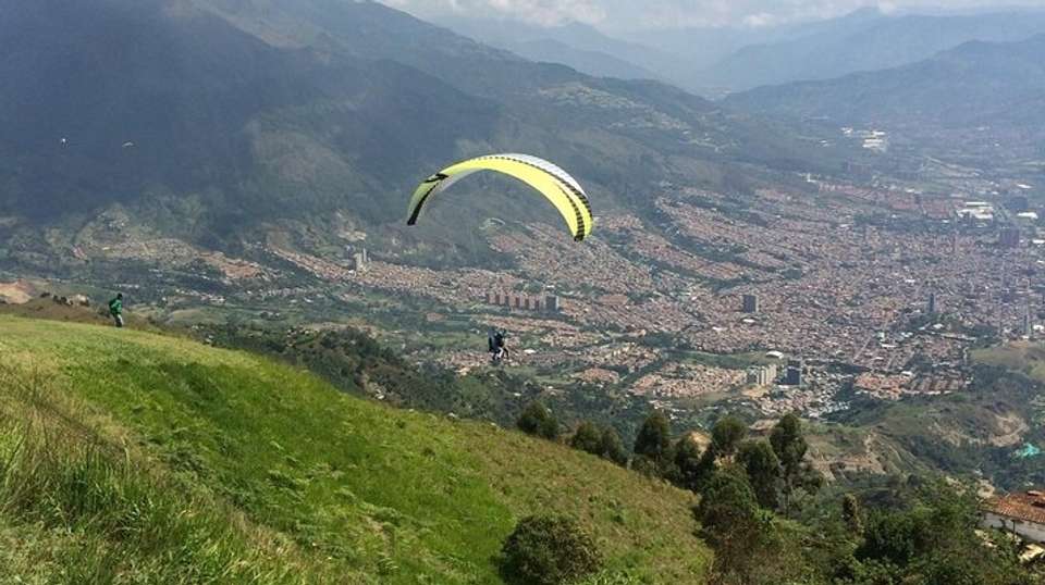 Paragliding Medellín - Medellin City Services - Colombia - Image 4