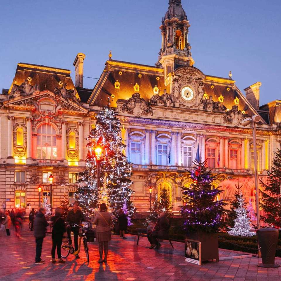 Paris for Christmas - Contiki - England - Image 5