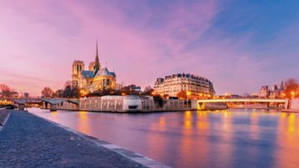 Parisian New Year on the Seine (port-to-port cruise) - Tweet World Travel - France - Image 4
