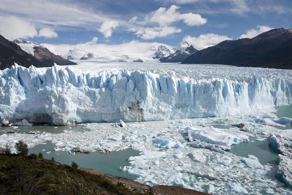 Perito Moreno Glacier Tour Small Group - Tangol Tours - Argentina - Image 3