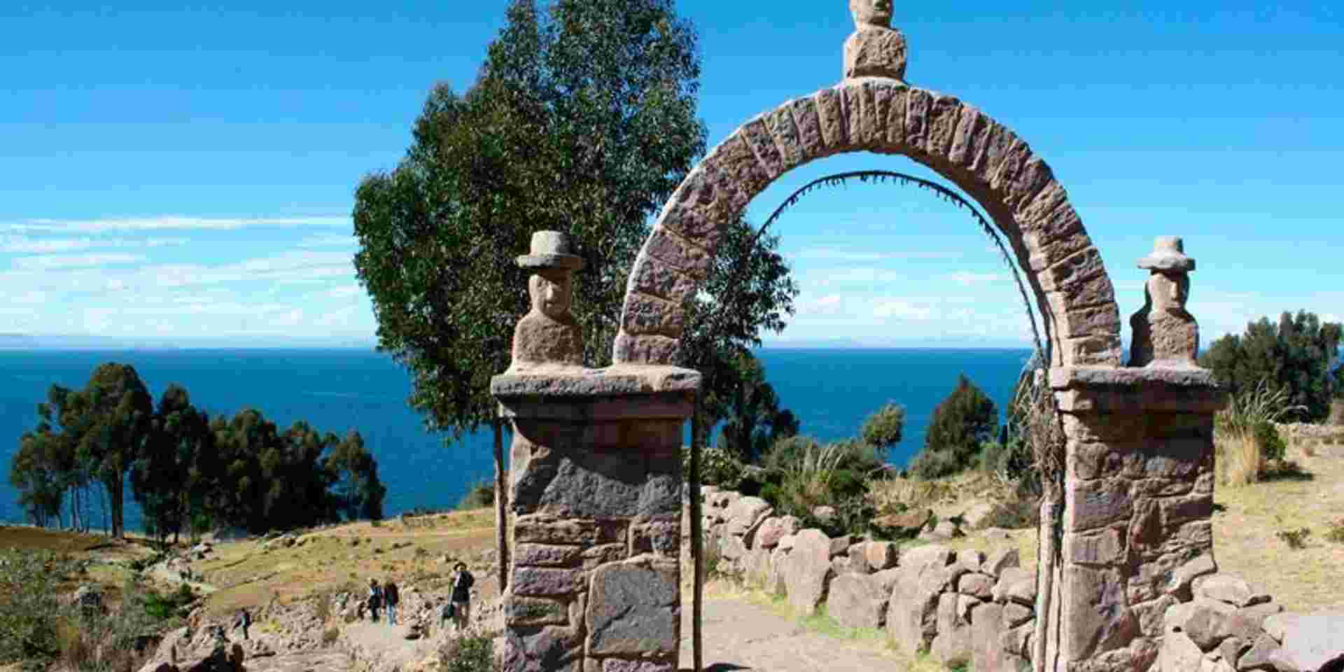 Peru Panorama: Lake Titicaca & Machu Picchu by Train