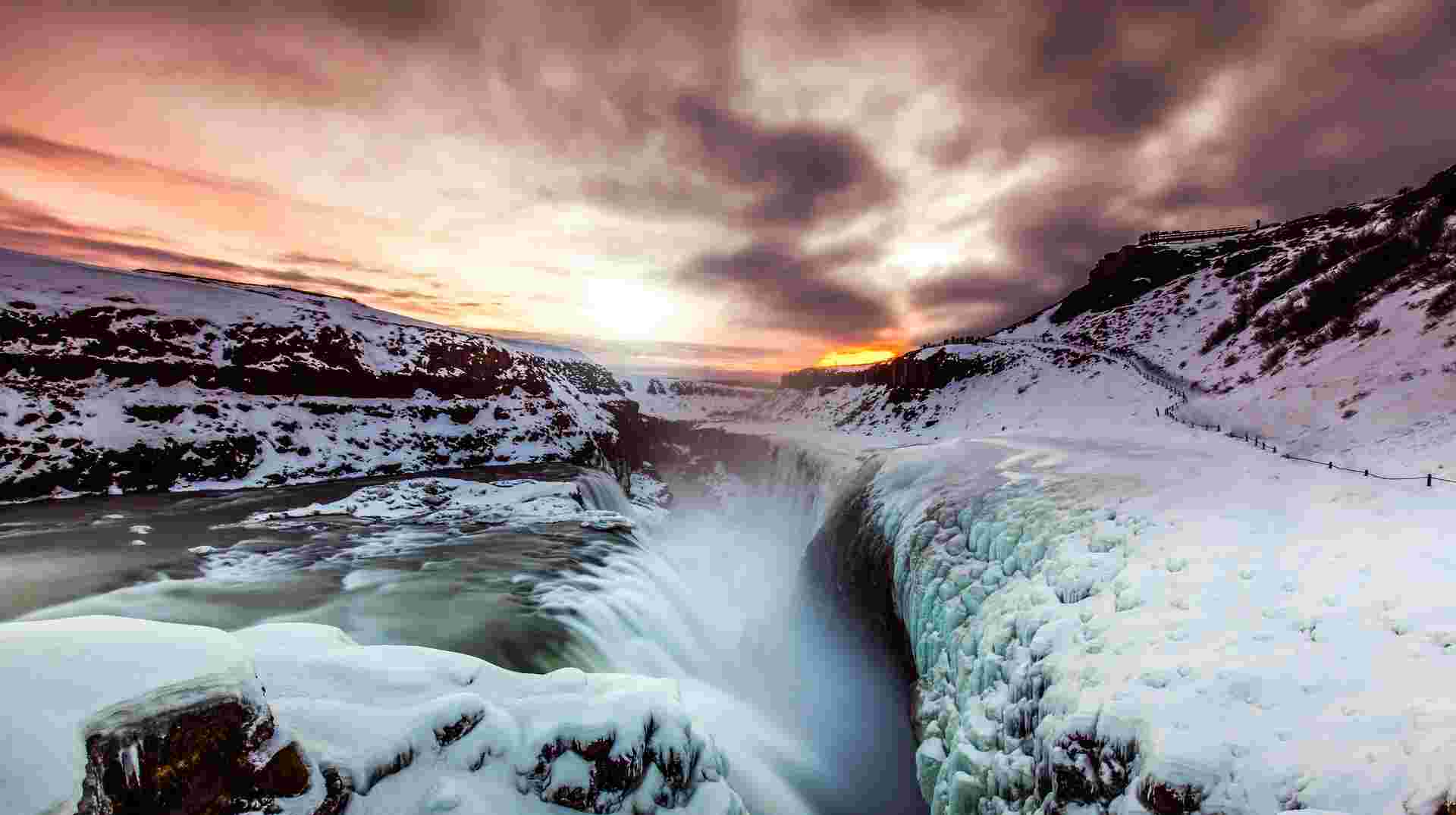 Premium Golden Circle Tour- Small Bus Experience 