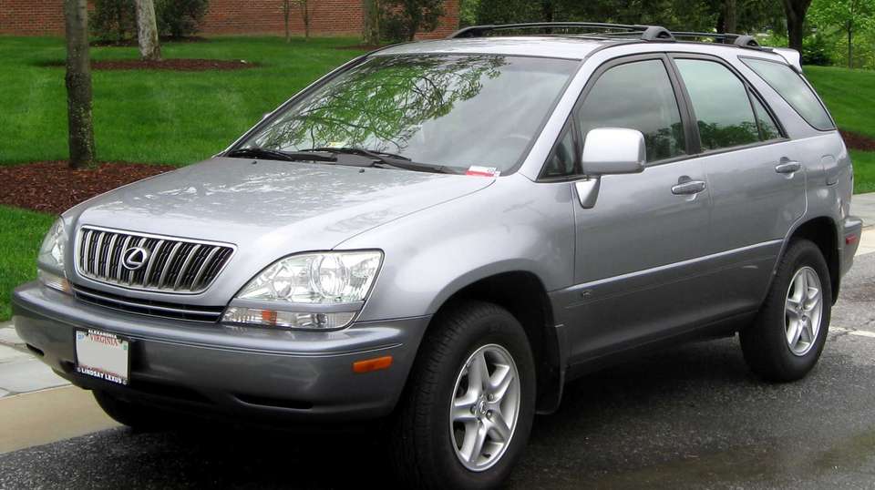 Private Transfer Siem Reap – Phnom Penh (4-seat car) - V Happy Travel - Cambodia - Image 2