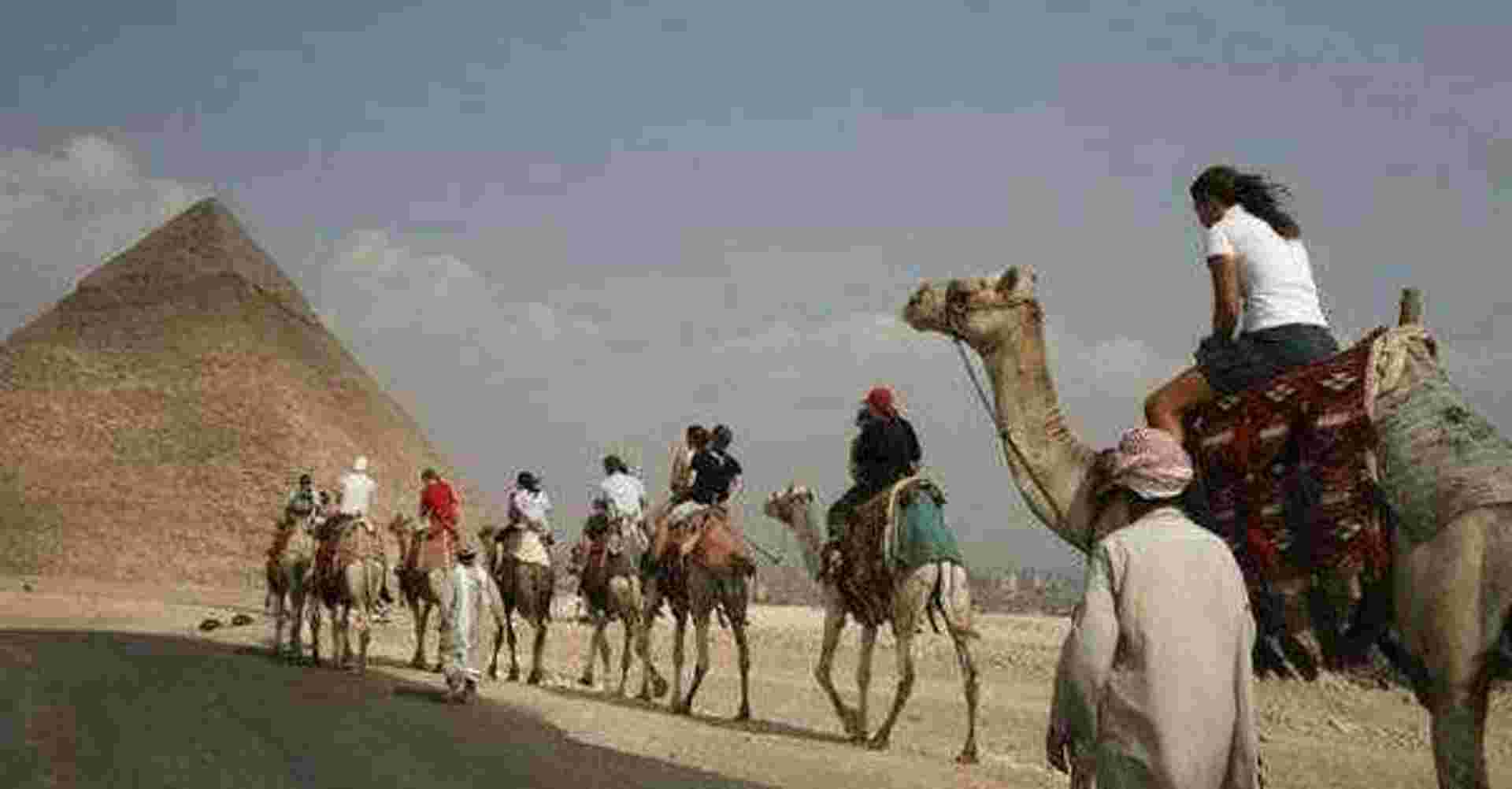 Private Trip To Giza Pyramids and Sphinx + Ride Camel 