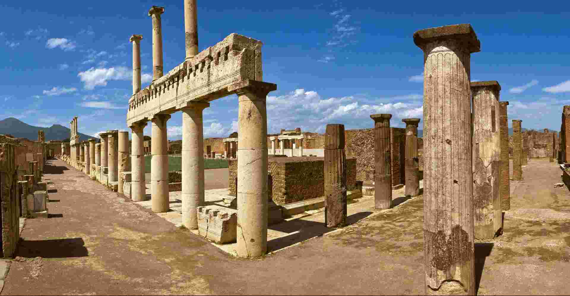 Private walking tour of pompeii