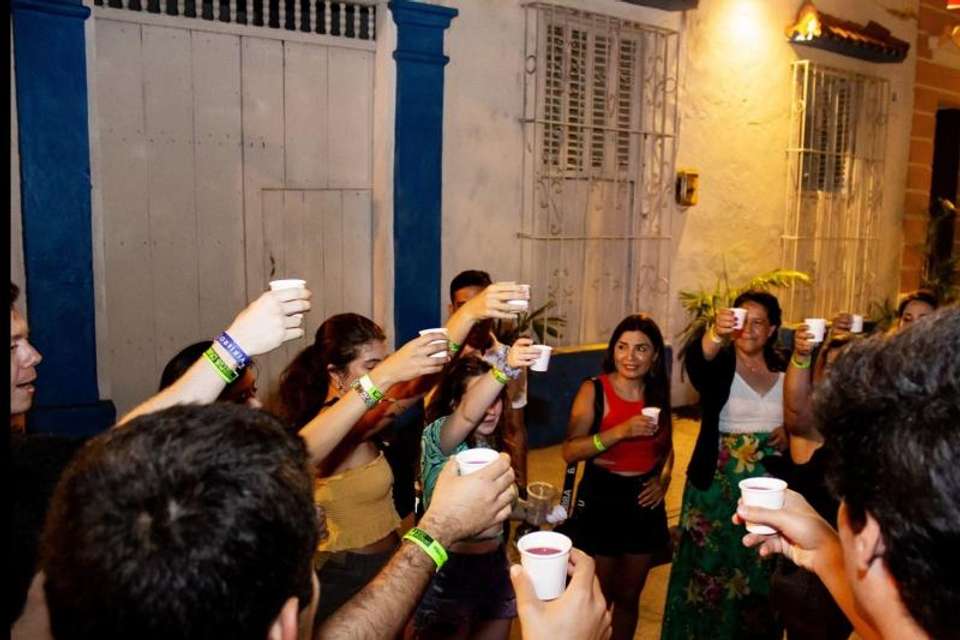 Pub Crawl Getsemaní - Tangol Tours - Colombia - Image 3