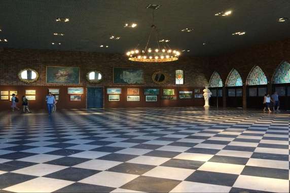 Image 3 of 3
