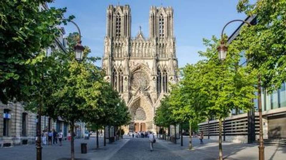 Revisit France's Past, its Royal Sites, and Medieval Cities during a Historic Cruise on the Petite Seine (port-to-port cruise) - undefined - Image 5