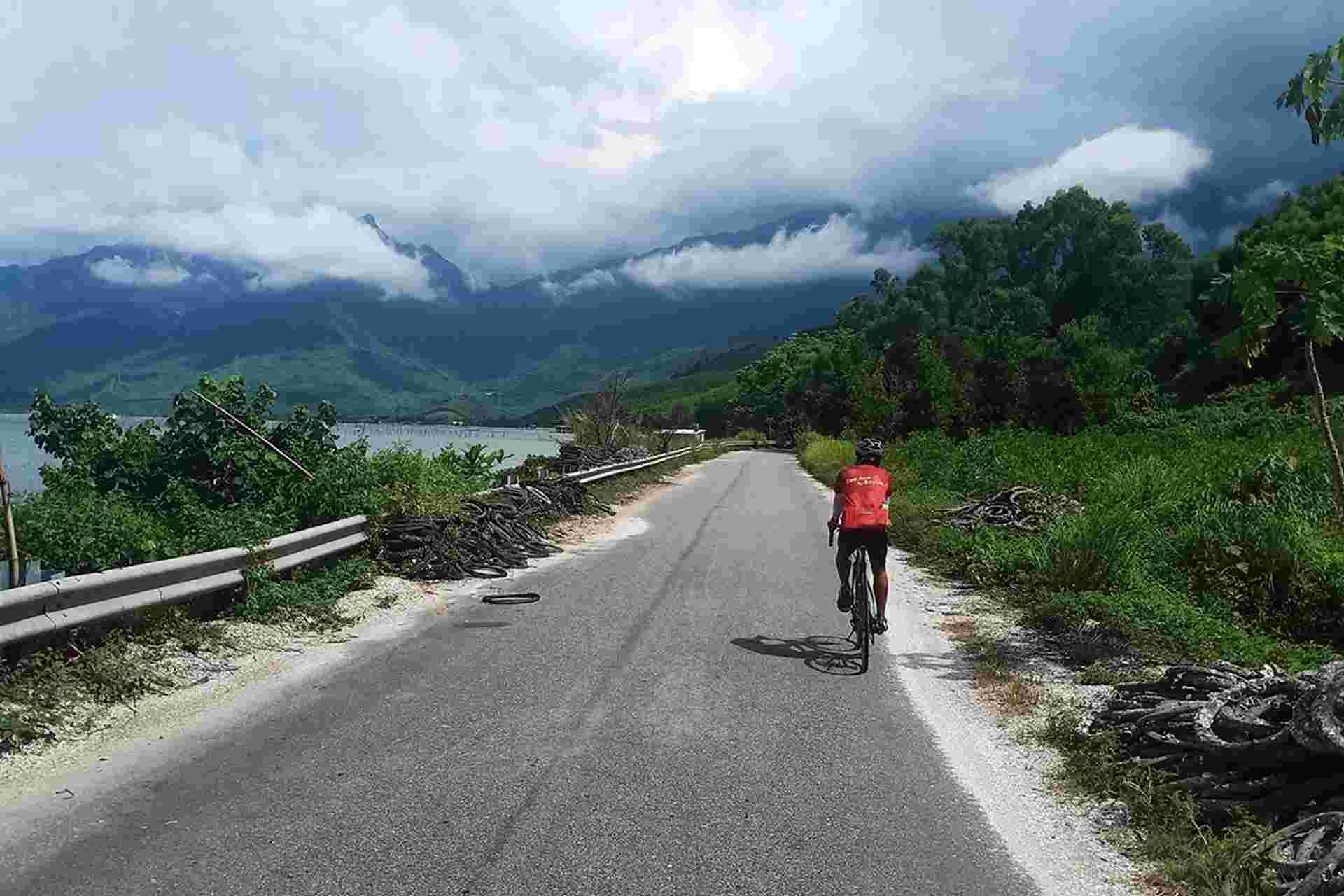 Road Cycling Hanoi to Hoi An