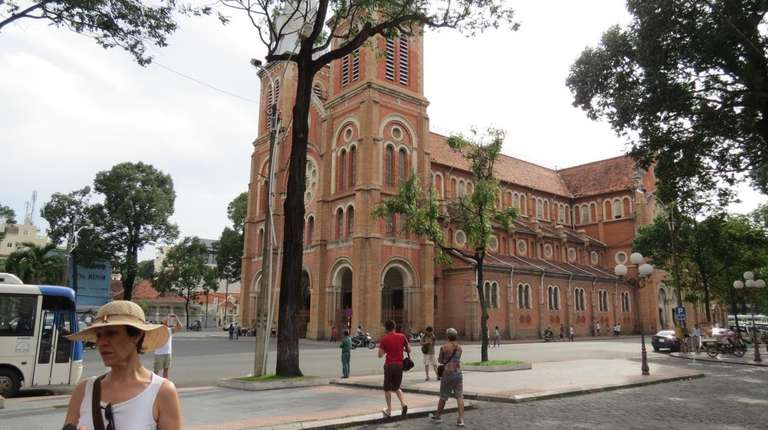 Ho Chi Minh City Sightseeing Tour: Saigon & Mekong Delta Five-Day Group Package