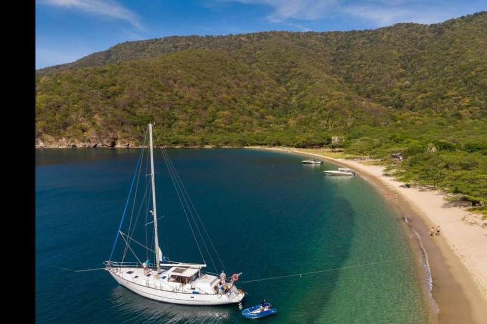 Sailing Day In The Caribbean Sea - Tangol Tours - Colombia - Image 2