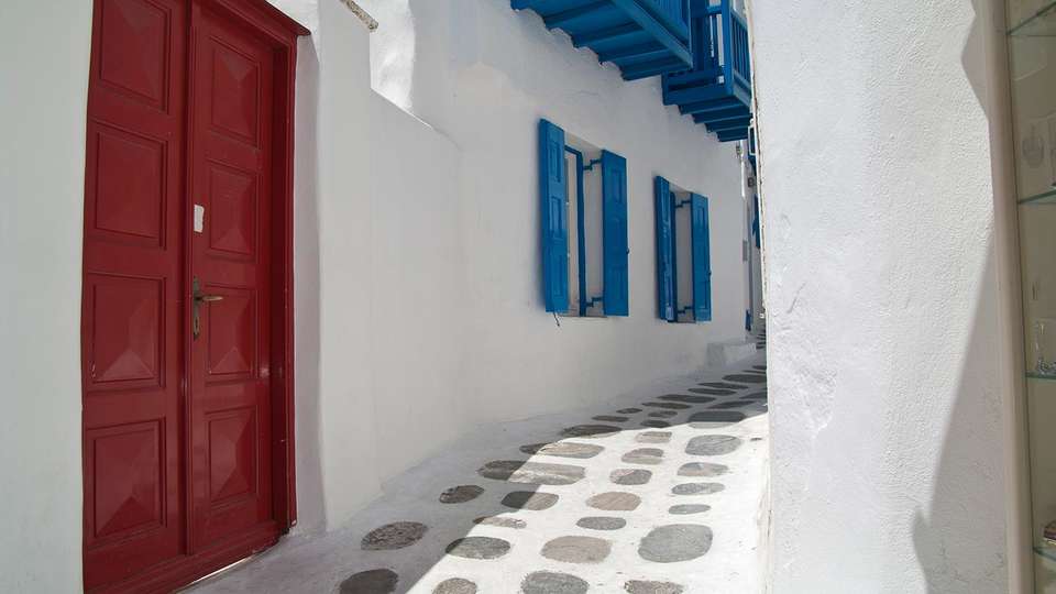 Image 4 of 18